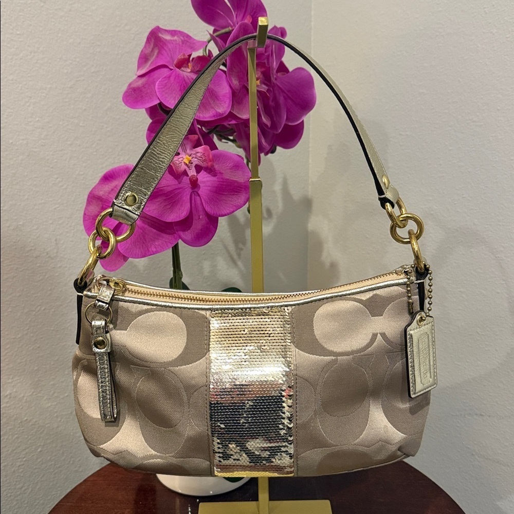 Coach y2k soho Elegant Gold Tan Women's crossbody Bag Demi pouch signature c